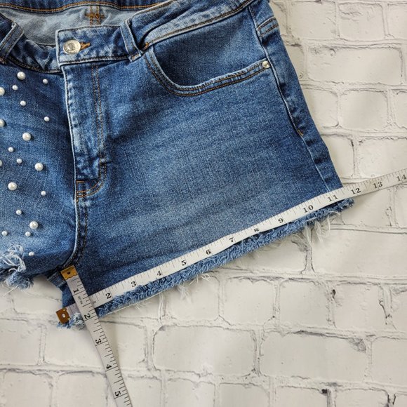 Zara Woman’s blue Pearl embroidered 2” jean shorts size 8 - Picture 3 of 12